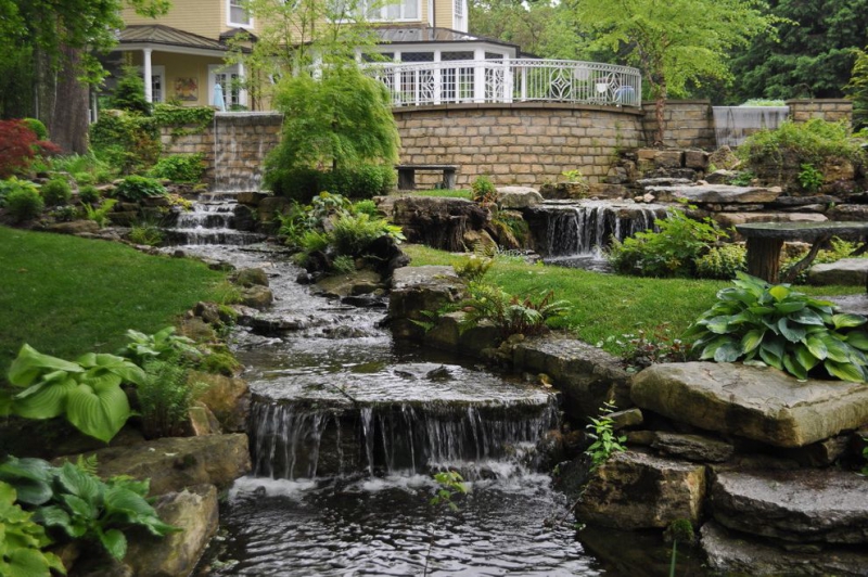 paysagiste-FOX AMPHOUX-min_landscaping-rock-louisville-ky-traditional-landscape-and-boulders-brick-wall-bushes-grass-koi-law